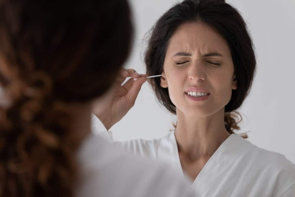 signs of earwax blockage